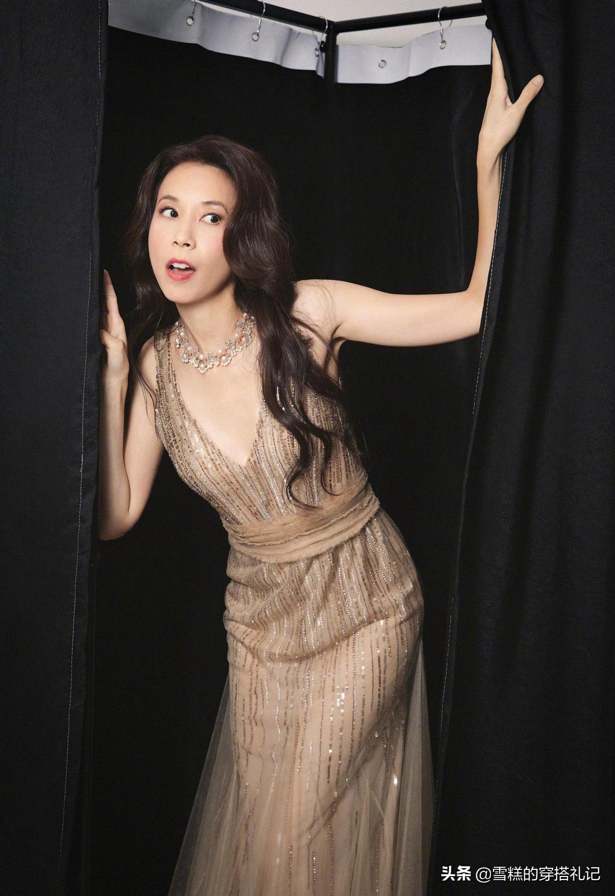 适合发量少的45岁的短发,长卷发和短发哪个更减龄