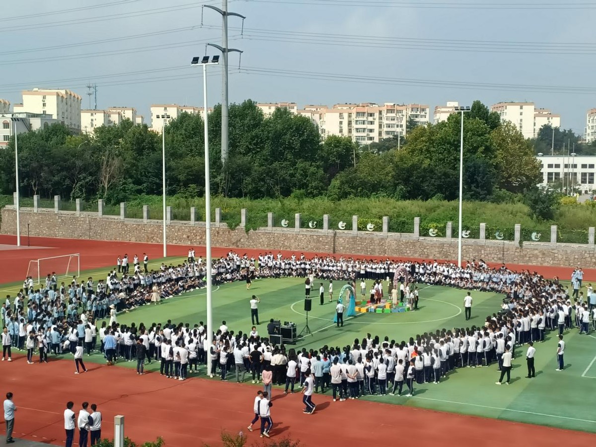 “恩师掬取天池水，洒向人间育英才”弘毅中学庆祝教师节主题活动