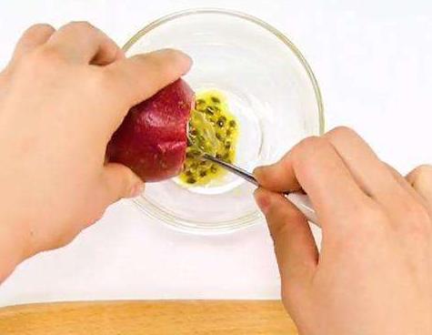 百香果放什么肥料容易开花结果,百香果10月还能开花结果吗