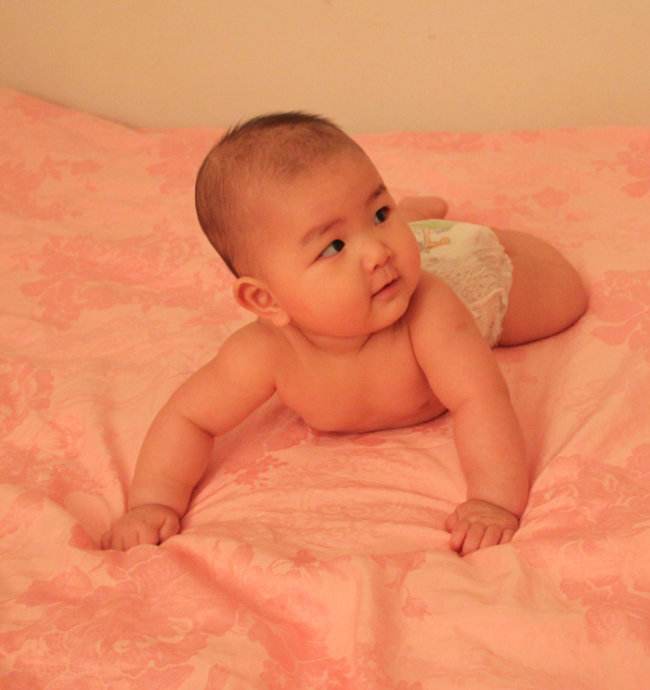 六个月宝宝呕吐的原因,6个月宝宝呕吐厉害是怎么回事