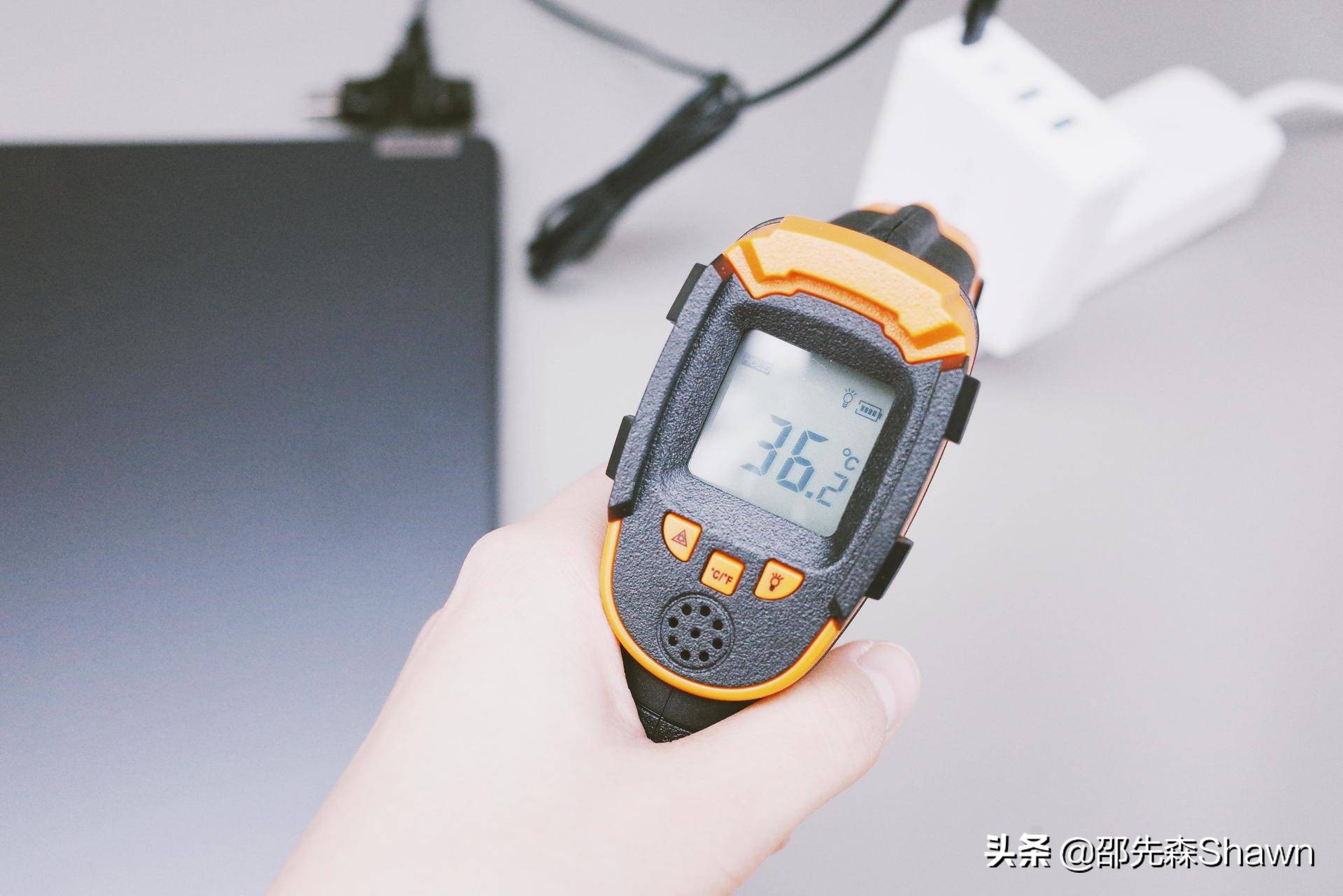 摩米士充电器35w给苹果充电好么,摩米士氮化镓65w充电器测评