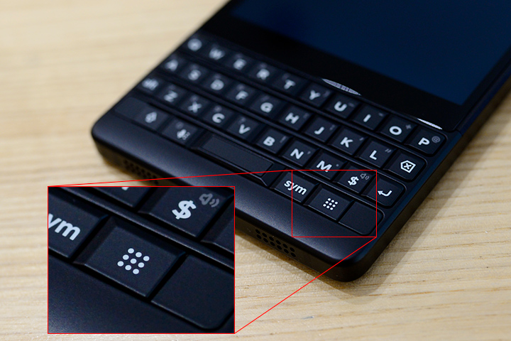 “没落皇族”的逆袭，全键盘BlackBerryKEY2