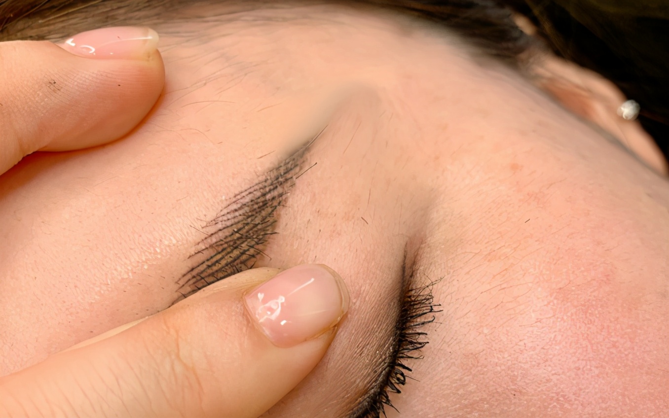 眉眼唇怎样补色,如何提高眉型设计