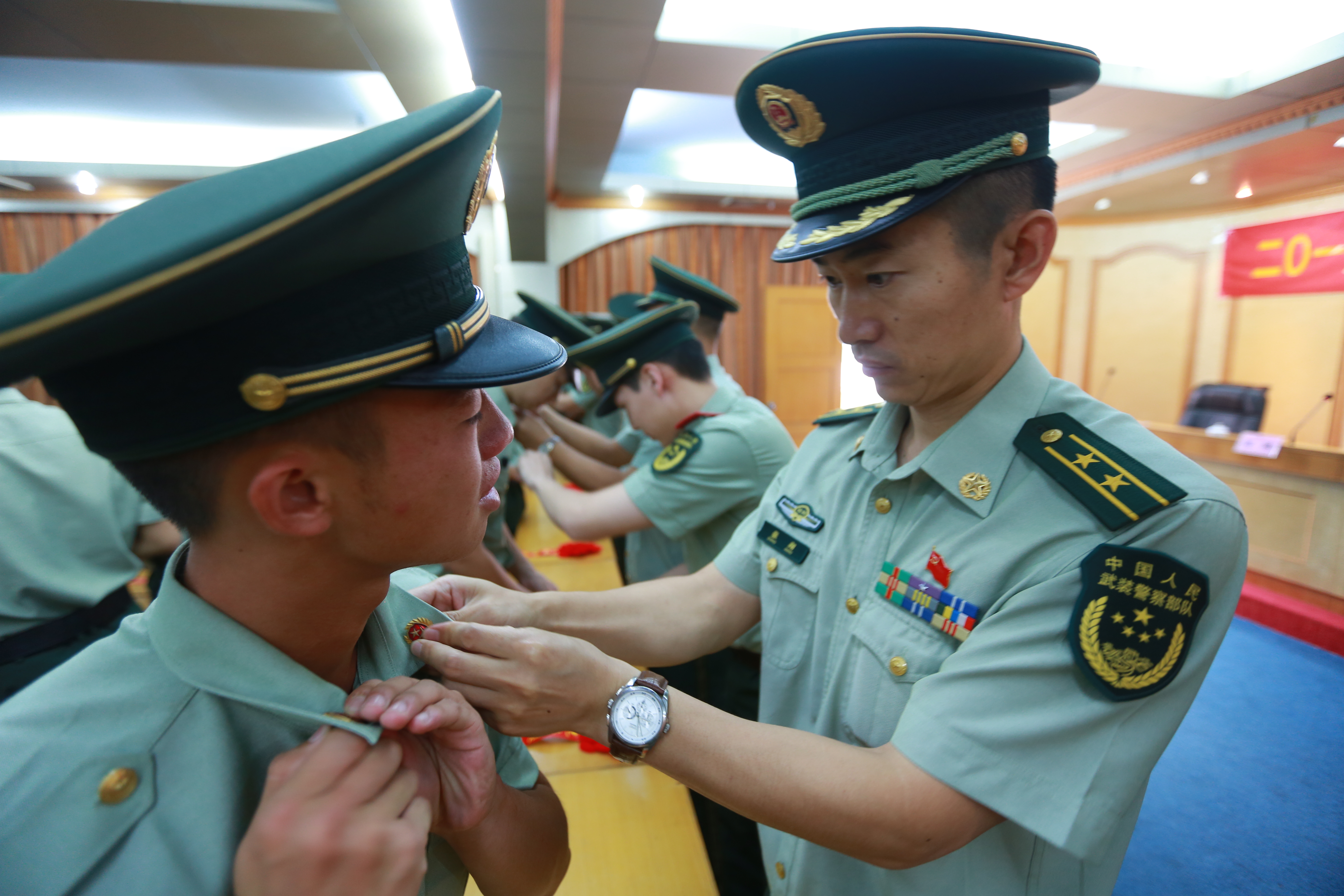 “战狼”团队张翔,联合国维和警察,勋章与荣誉交相辉映