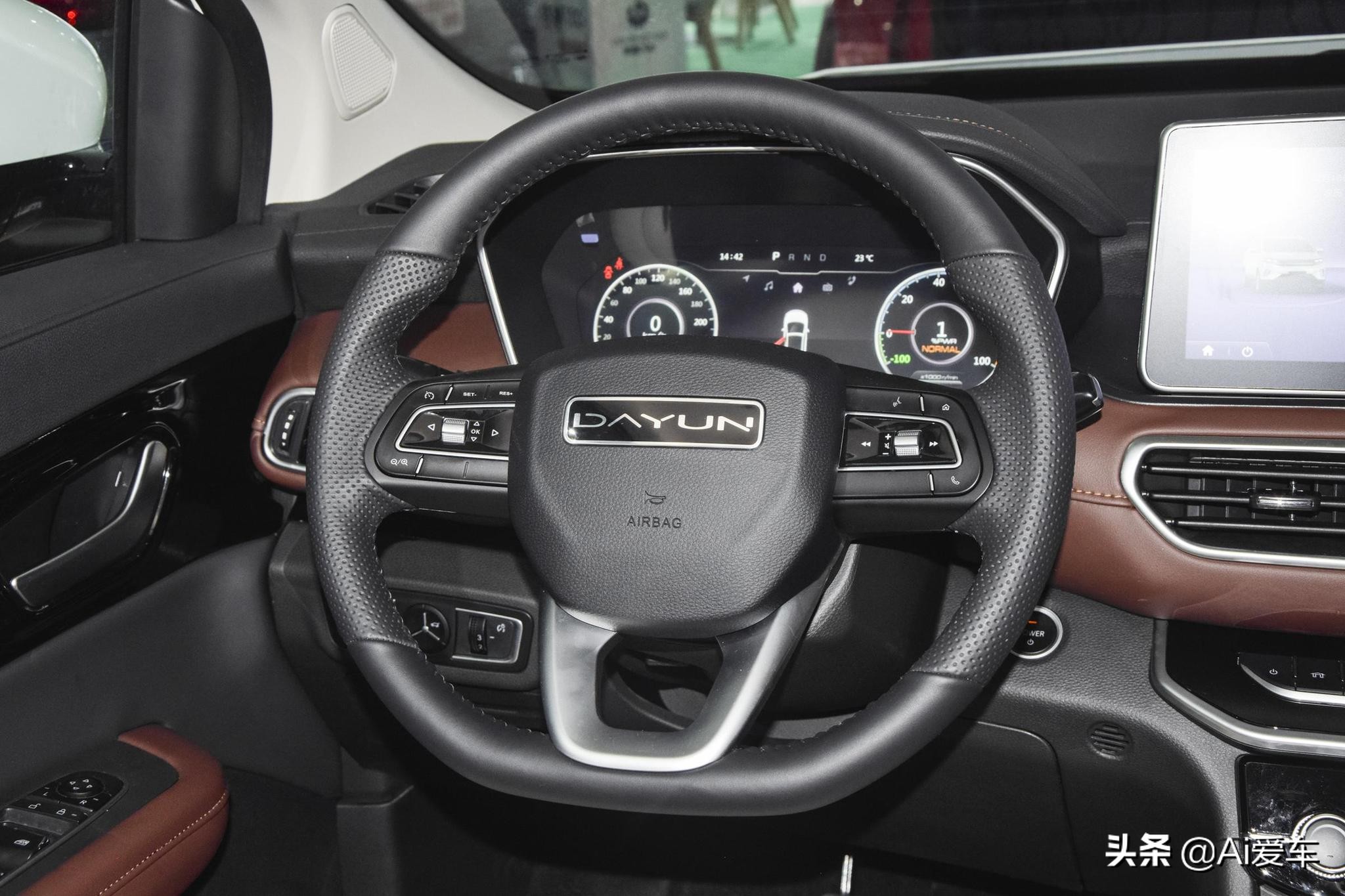 远志m1新能源七座空间如何,远志m12021款7座长续航行政版