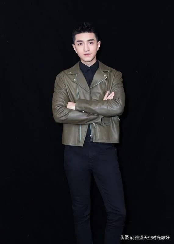男明星西装穿搭夏季帅气,男士明星皮衣西服外套搭配