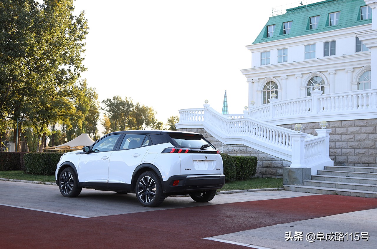 奶帅的面孔，裸眼3D的内容，一身名牌的e2008缺点究竟在哪