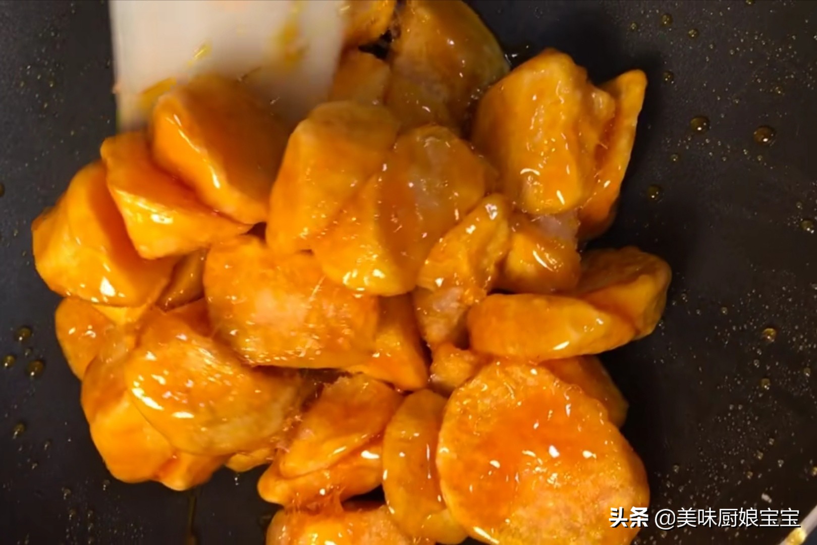 熬糖的时候加什么水,拔丝地瓜熬糖最正确的方法