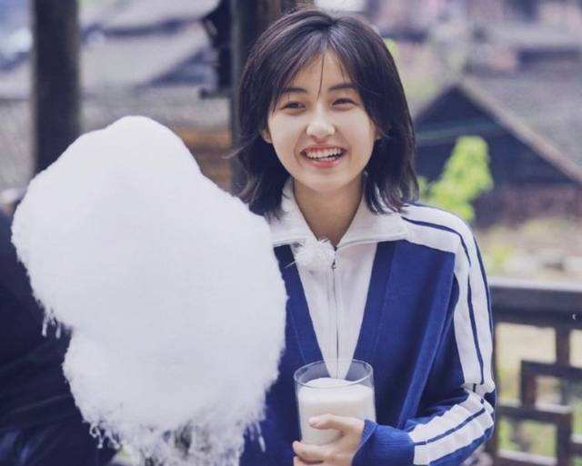 张子枫吃牛奶的视频,为什么张子枫身上有奶香