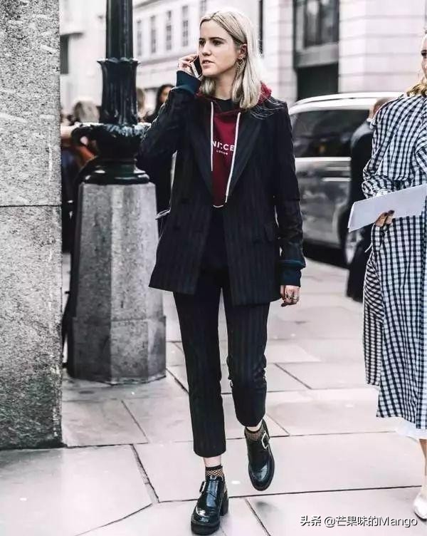 今年秋冬流行穿西装太时髦了,严肃刻板的西装如何穿才能更时髦