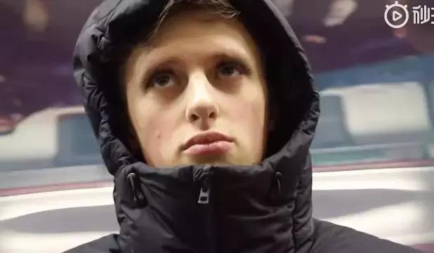 我们花了400块，把土鳖小伙子送上了伦敦时装周？？？