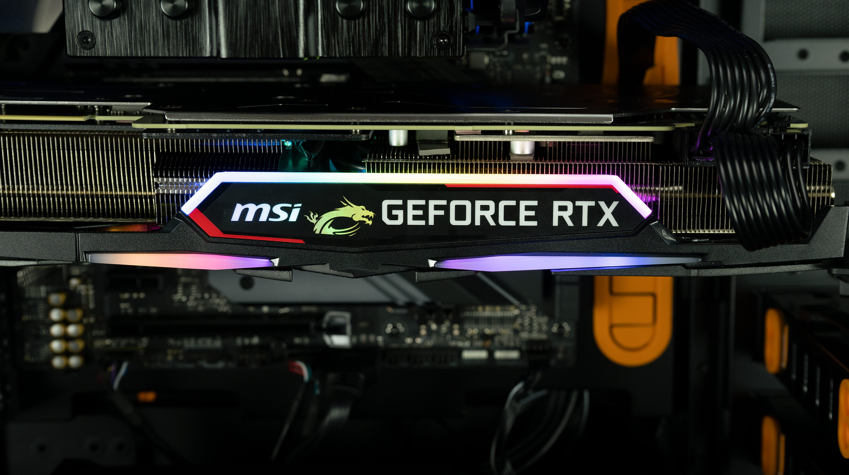 这套花费超过2W的桌面看起来是如此朴素