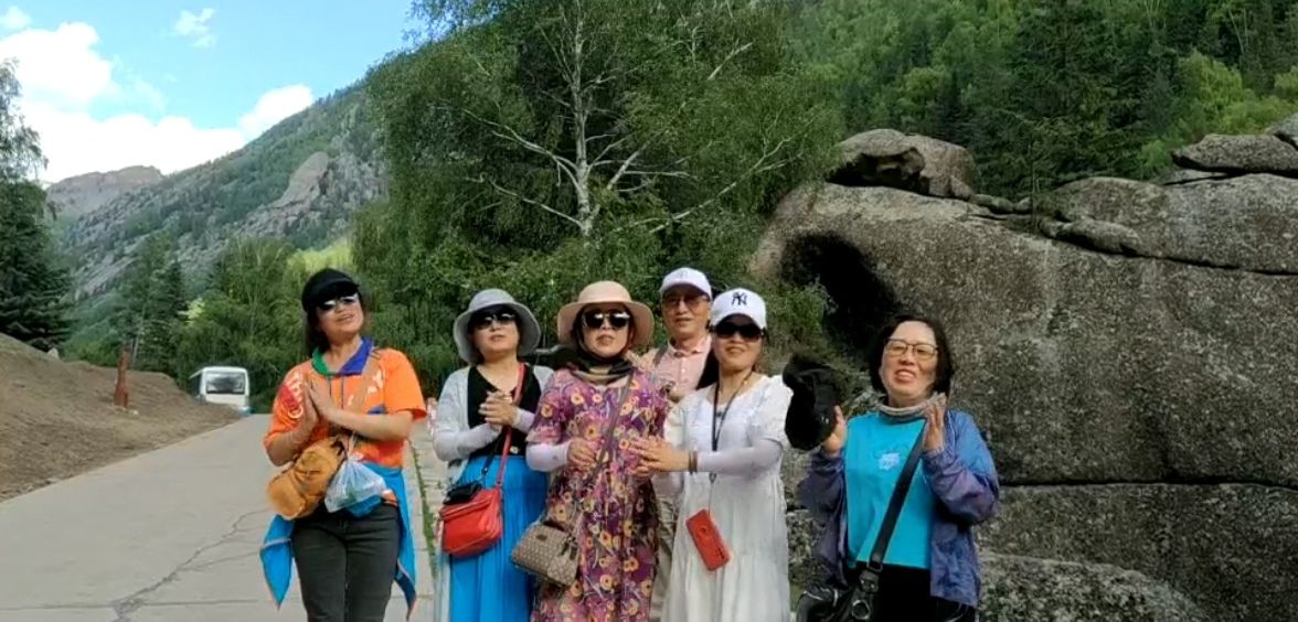 新疆天路可可托海,坐大巴从新疆去哈萨克斯坦