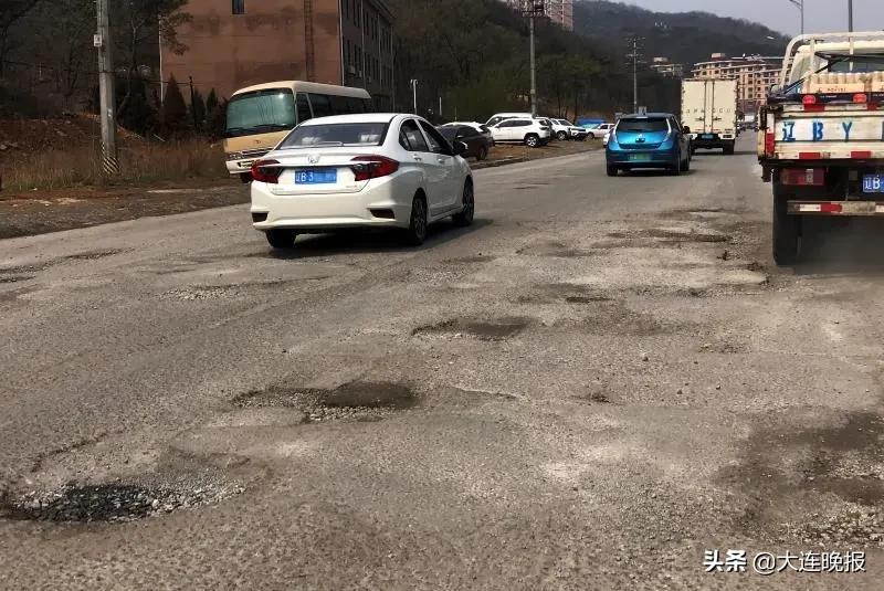车胎磕到坑会爆吗,车胎被马路上的坑压爆了怎么办