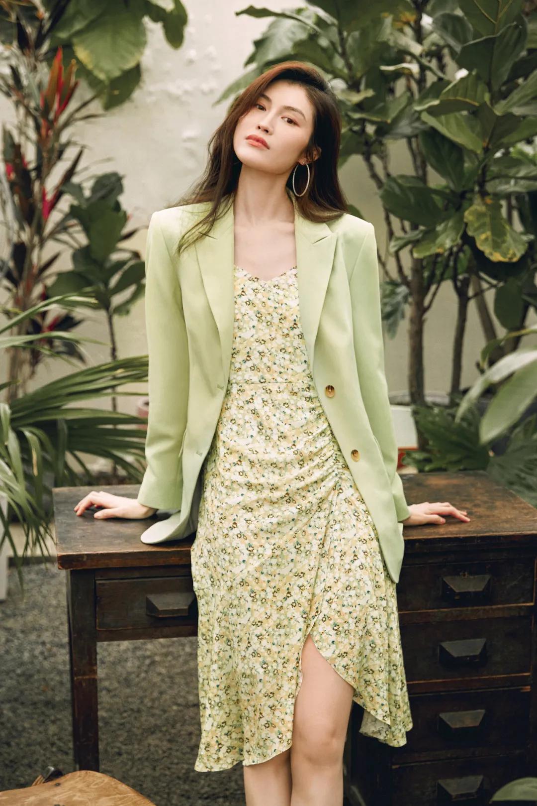 春季西装外套怎么穿出时髦感,西装外套最帅气的搭法春天必穿