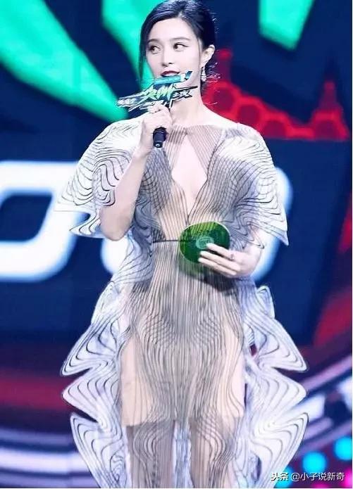 范冰冰太猛了！裙子竟这么薄，网友：真是省布料！