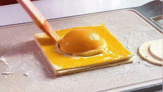 这道甜品适合全家共享,四种口味寓意吉祥,老少皆宜,开胃解腻