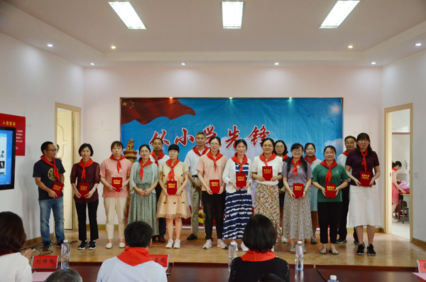 从小学先锋长大做先锋事迹,从小学先锋长大做先锋人物