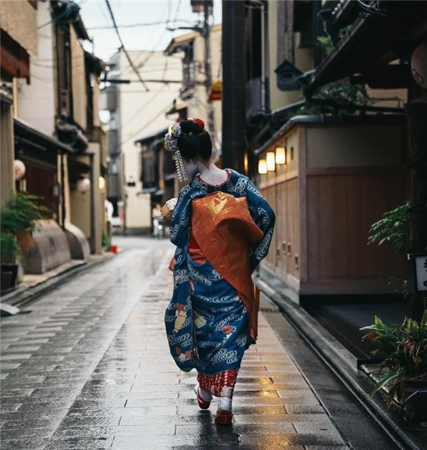 日本牛奶上的凹槽,日本牛奶包装细节