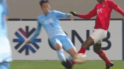 韩国大将太脏！恒大1.9亿外援险被他废掉脚踝90度变形