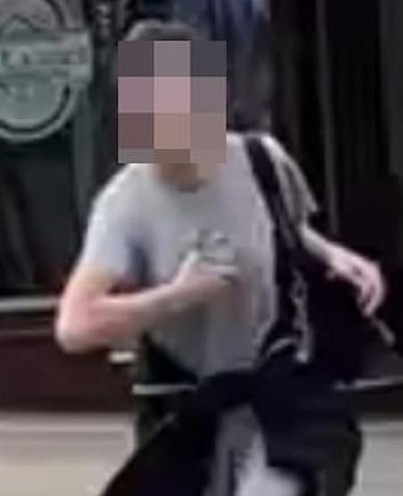 澳少女当街拦住2名亚裔女子，开口辱骂：亚洲狗，你们带来了病毒