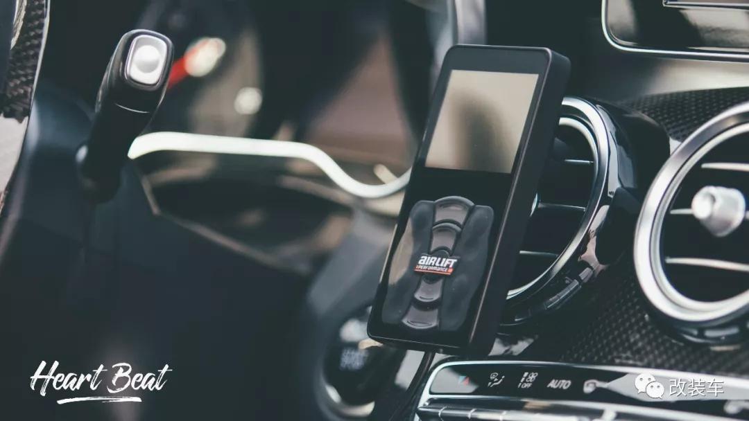 放弃了激情小钢炮高6R，购入奔驰C200做回安静的*男美**子！