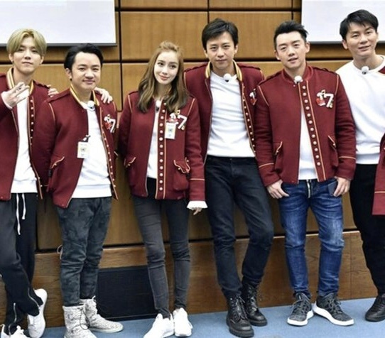 婚前开10万元大发,婚后换特斯拉!这位明星给老婆送上40万宝马