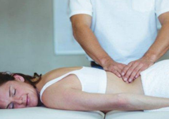 64岁老人逛酒吧蹦迪,把腰给“闪”了?医生教您3步止疼