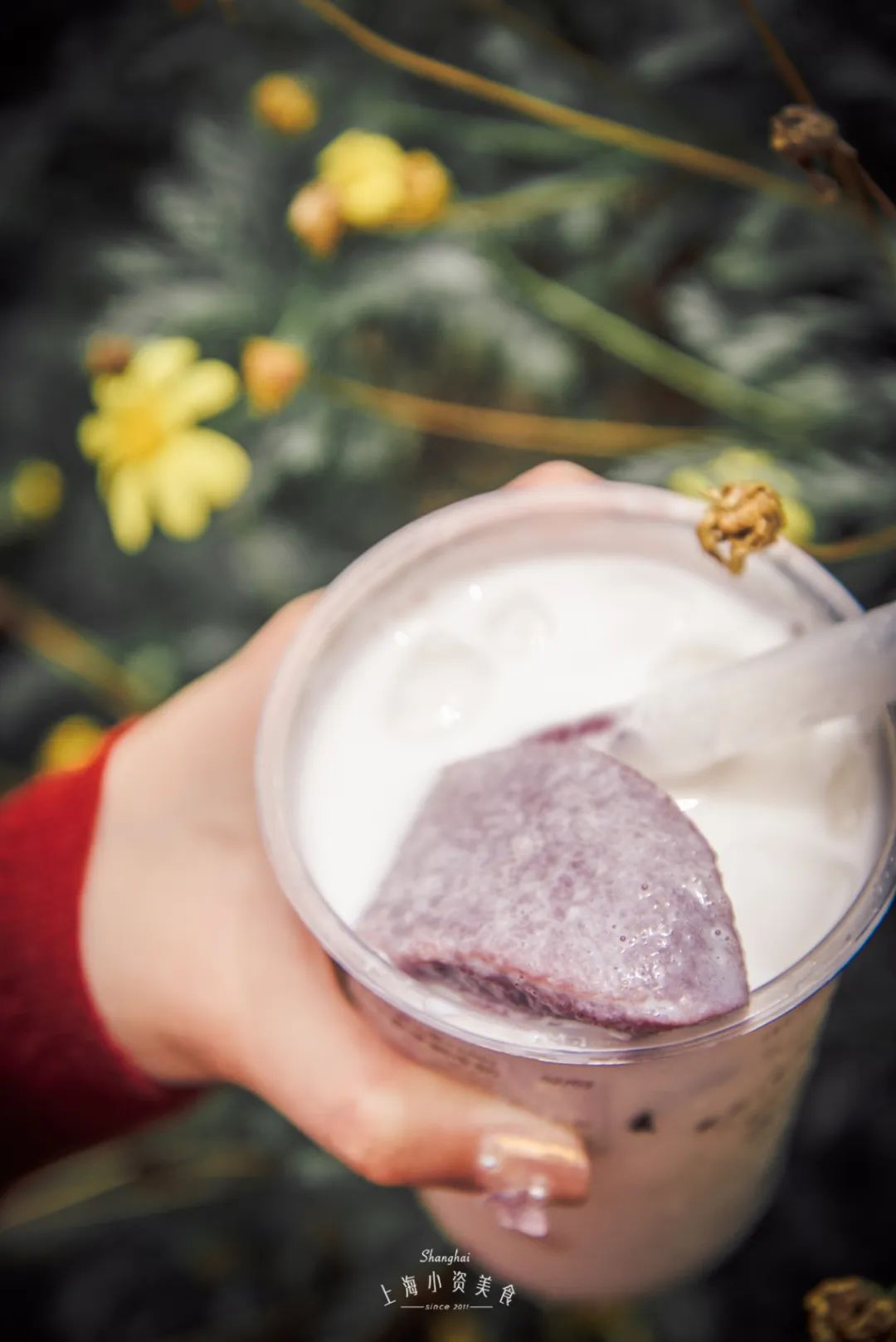 网红饮料喝起来,中药奶茶网红饮品