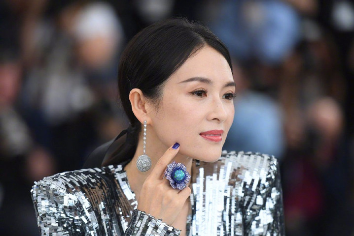 章子怡熙熙,章子怡晒全家出游照