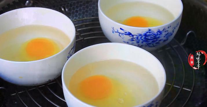 水煮荷包蛋不成形是不是鸡蛋不好,荷包蛋怎么煮不散还圆几分钟熟