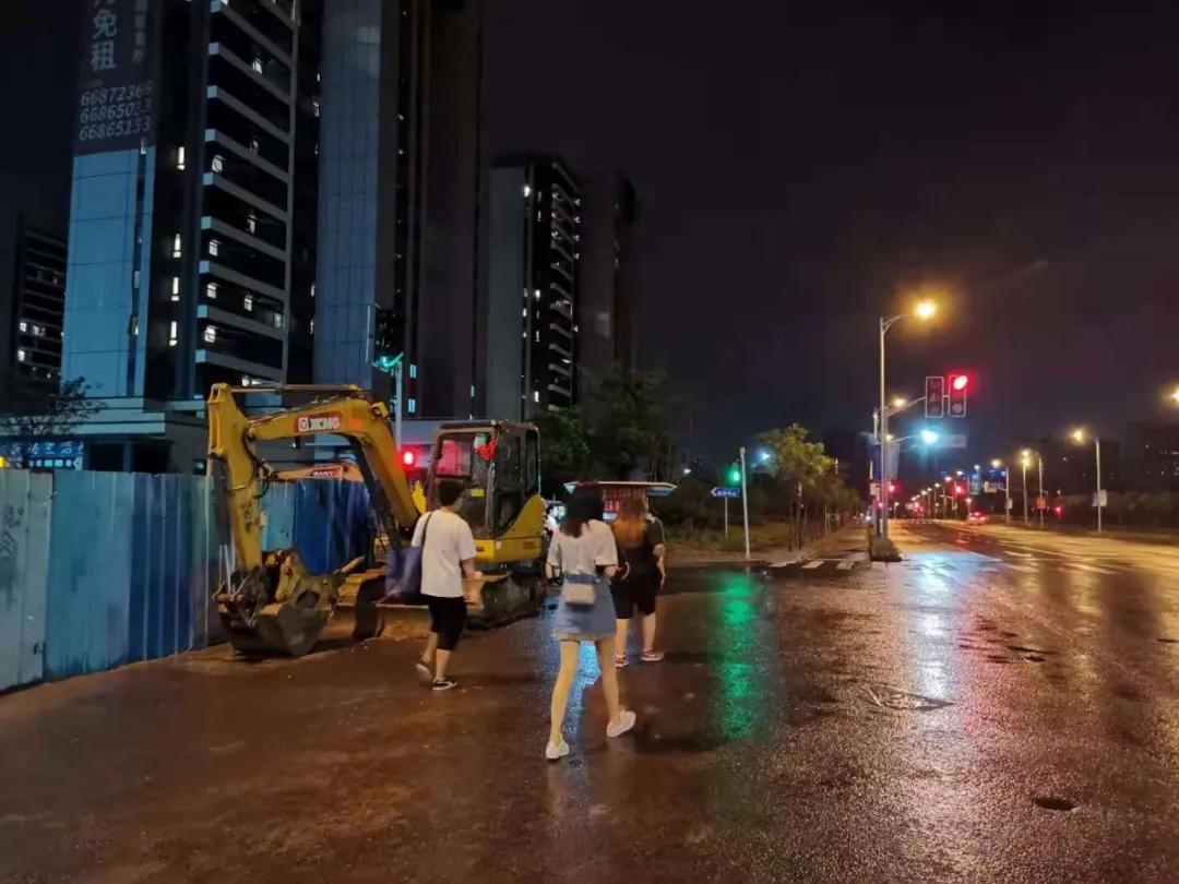 谁在美兰湖站挂上了口罩