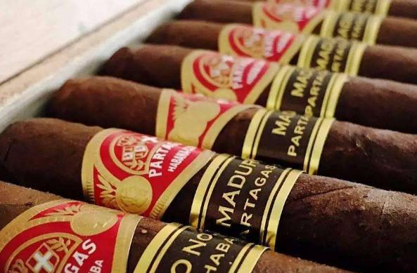 古巴的烟到底有多贵?为何中国游客一根一根的买?看完总算明白了