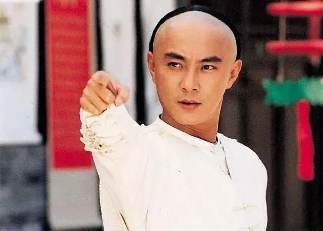 张卫健年轻光头时的颜值,凉风有信秋月无边张卫健粤语独白