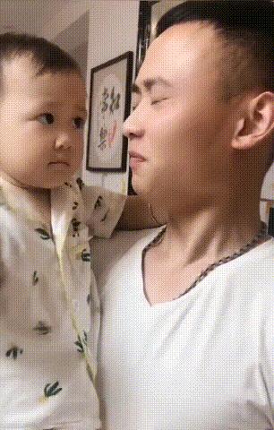 爸爸偷吃被小情人发现,爸爸偷吃小情人零食