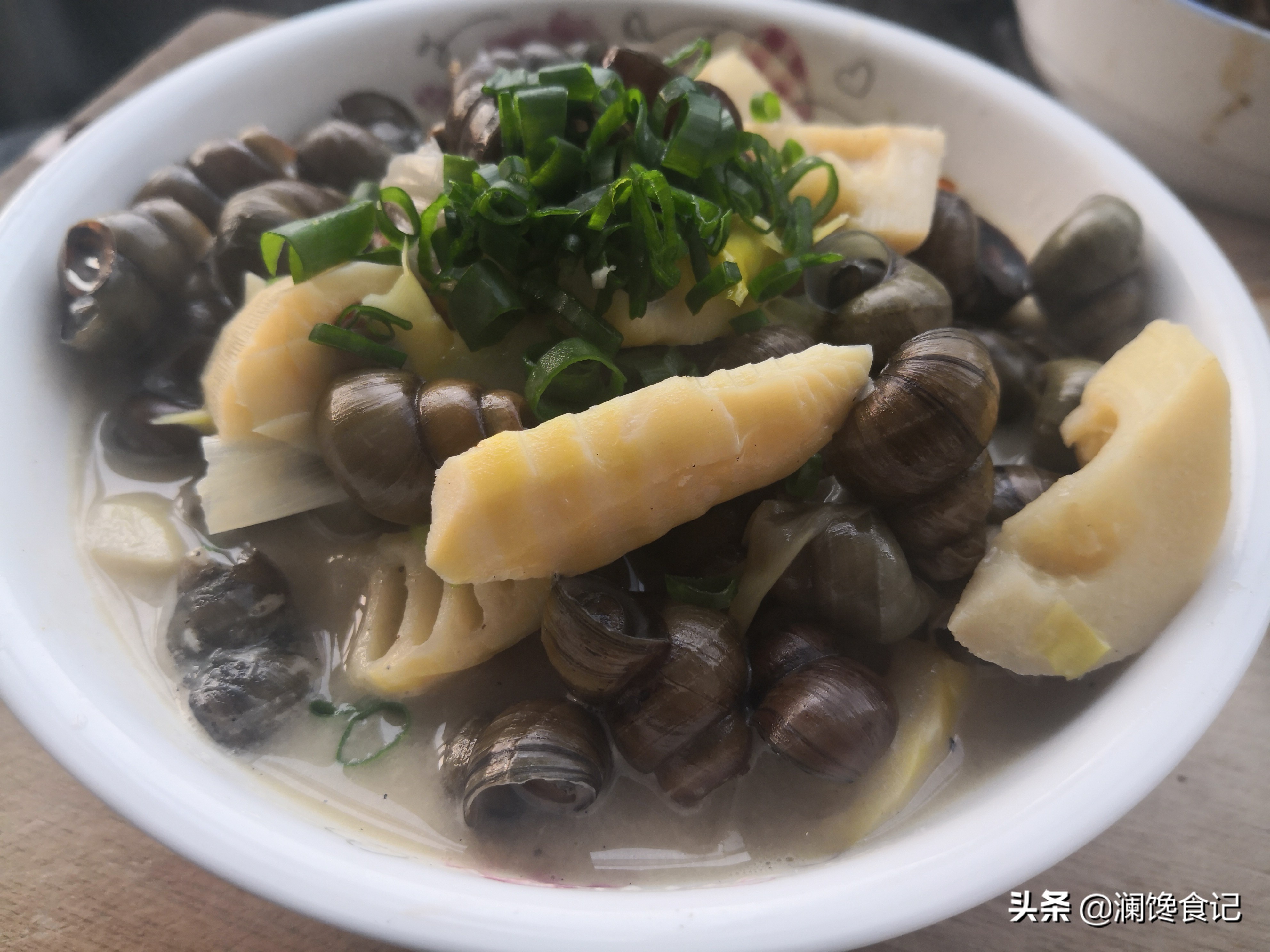 谁说螺蛳粉只有年轻人喜欢,螺蛳清明螺