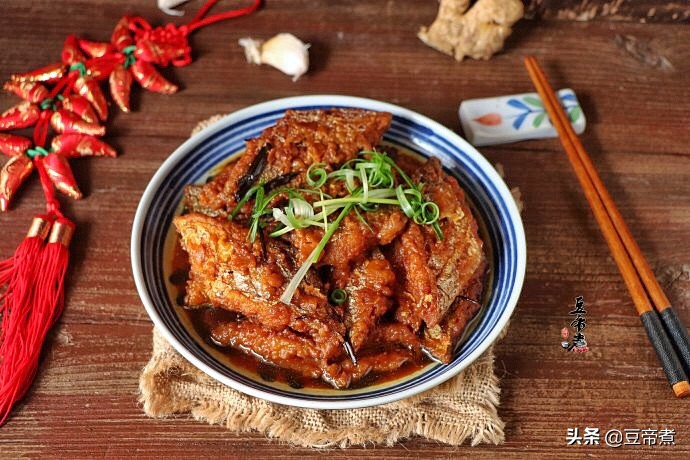 带鱼炸后怎么烧好吃又简单,带鱼的做法不用炸最好吃