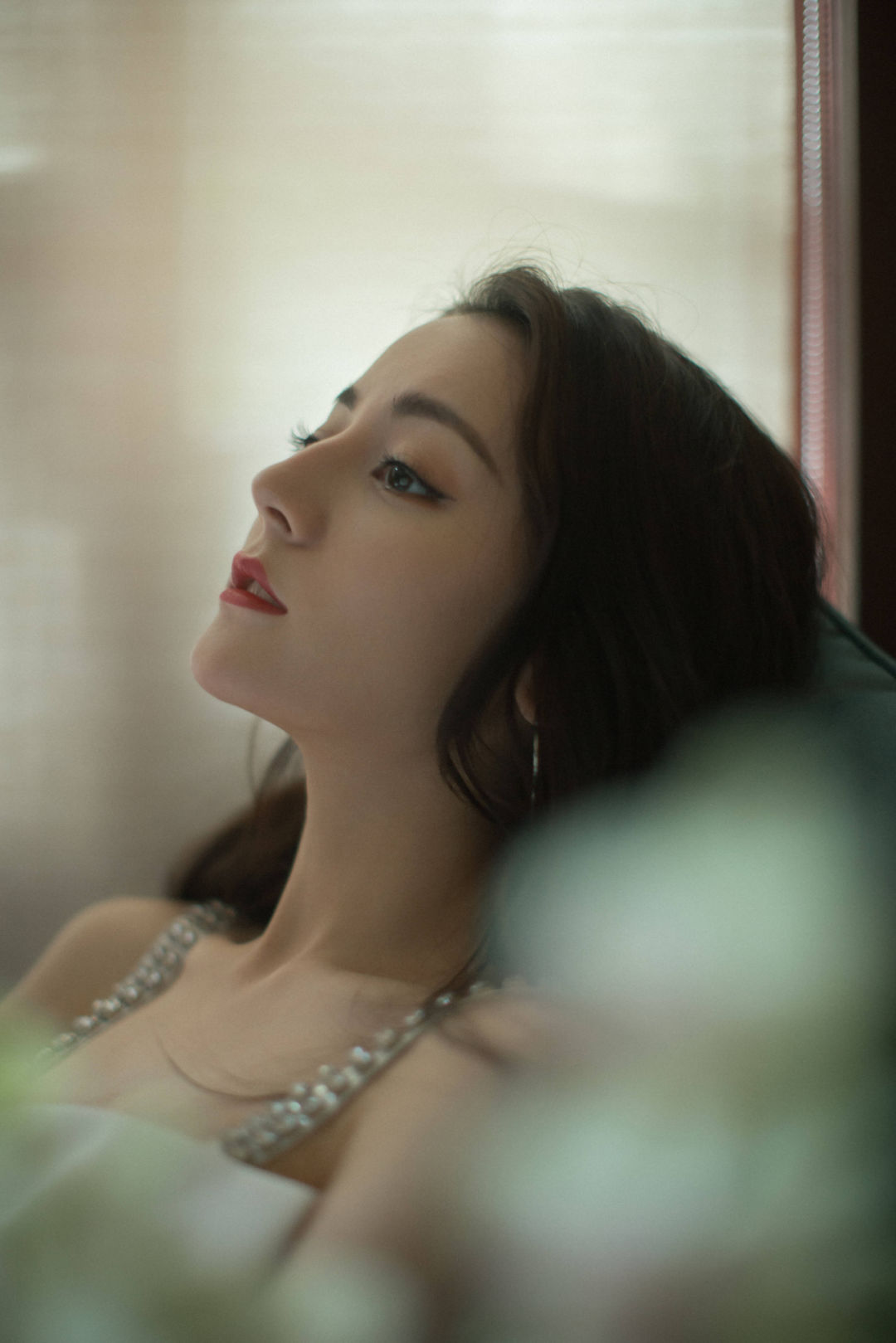 炸上热搜的她，说一句人间绝色不过分吧？