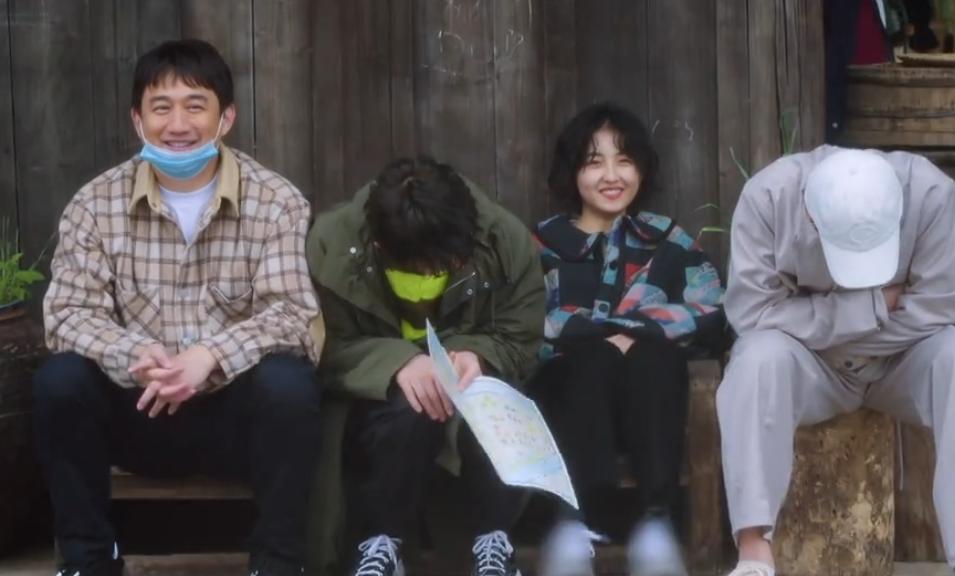 何炅快乐大本营假发,何炅1岁到48岁荧幕颜值变化