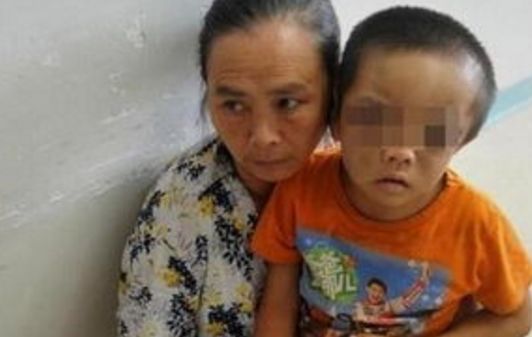 外婆带娃总是生气,外婆带娃很闹