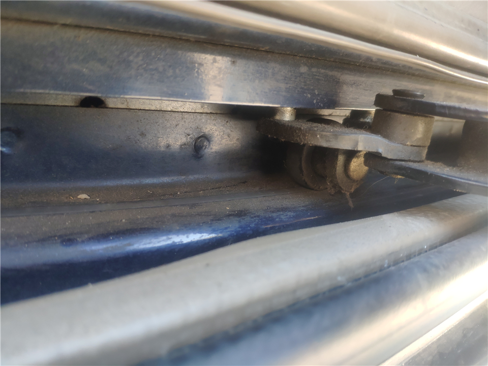 移门下轨异响怎么解决,中门松动异响解决方法