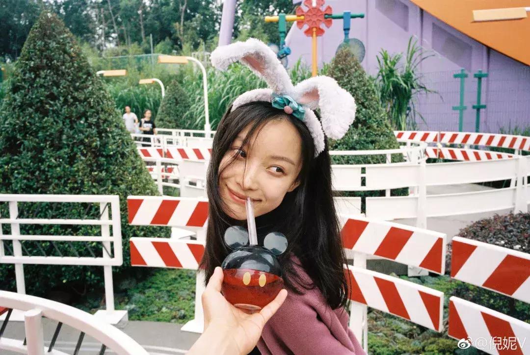 颜值不够衣品来凑高级感穿搭,颜值不够道具来凑墨镜style