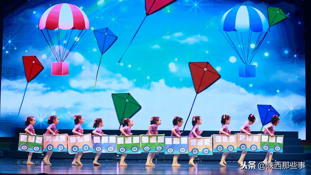 小天鹅艺术团童心向党,陕西省小天鹅艺术团点亮中国梦