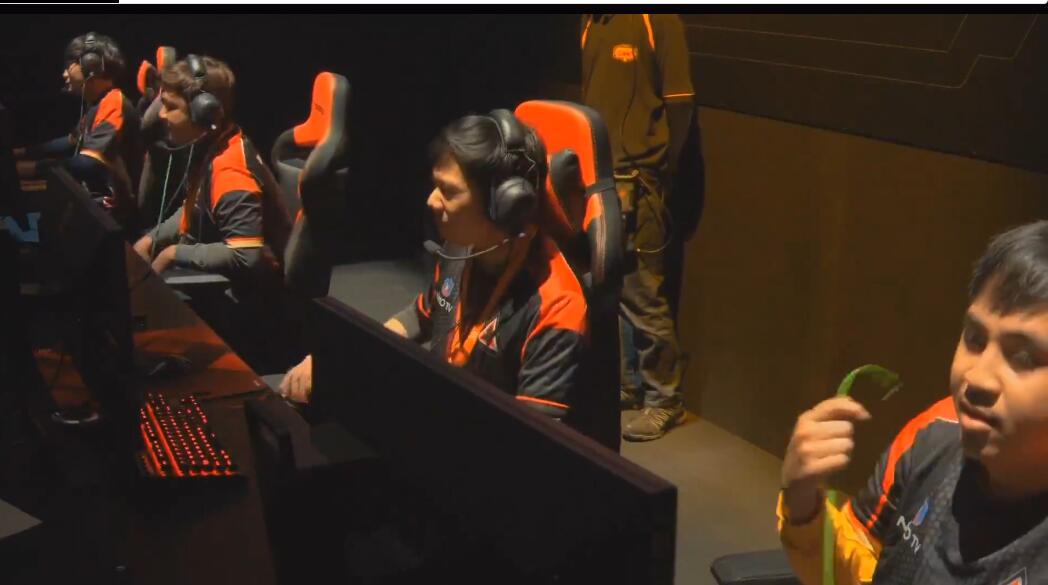 韦神4am征服fgs,世界赛韦神让4am保护omg进圈视频