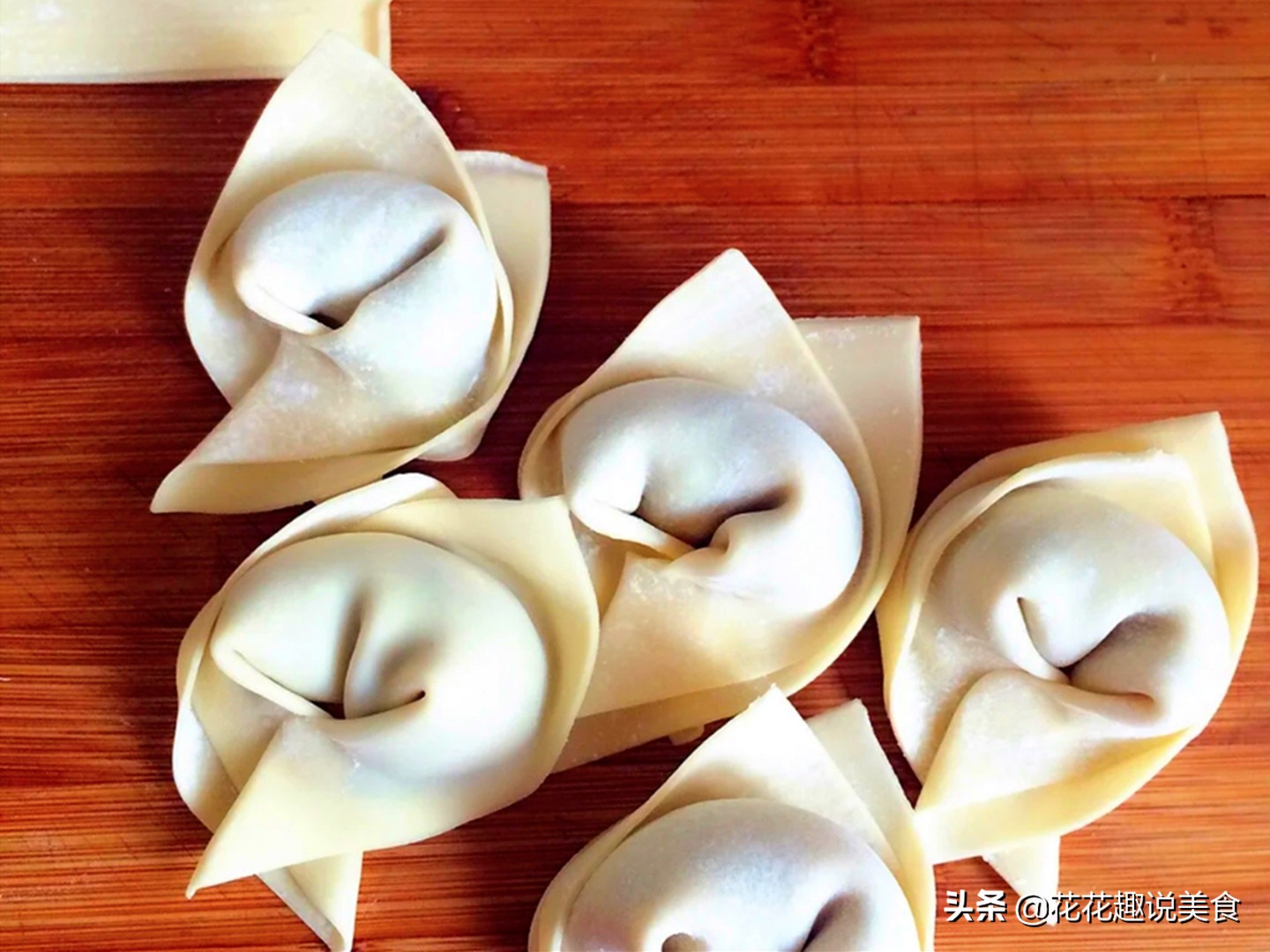 包馄饨肉馅用什么调,包馄饨怎么包出来比较皮薄好吃