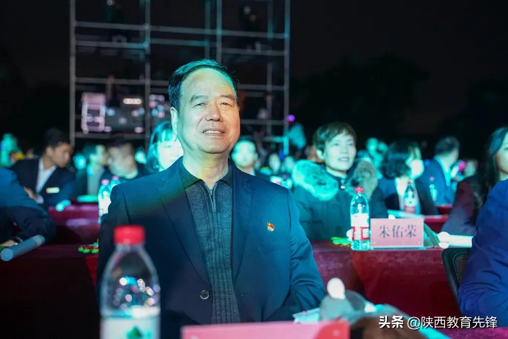 西安铁道职业学校2020迎新生文艺晚会隆重举行