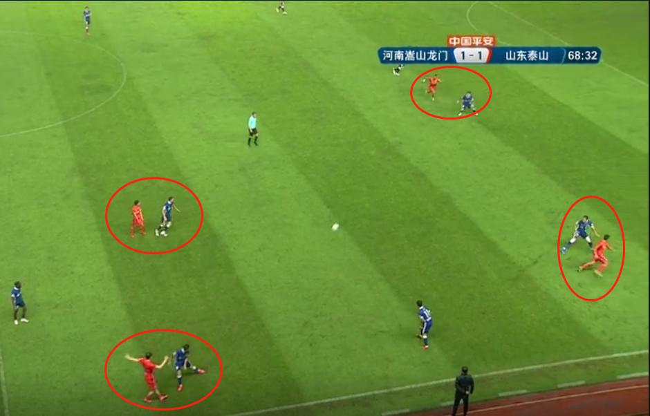 复盘：1-1背后是战术失败，中场拥挤+单前锋成郝伟最大败笔