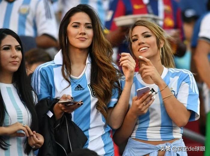 热爱足球的姐妹们最帅气,迟到的说一声,祝所有女球迷节日快乐!