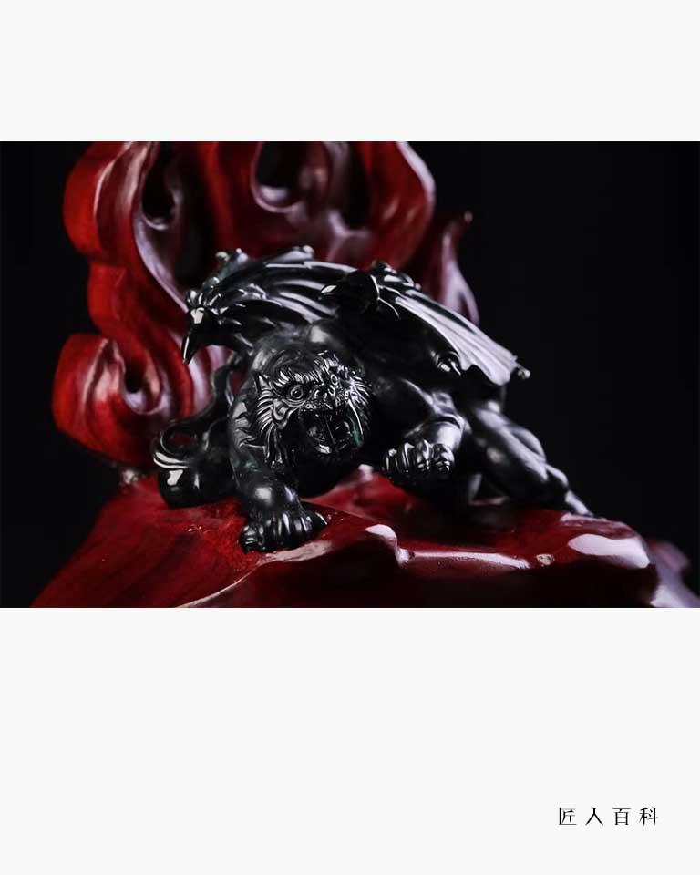 玉雕设计师黄建栖和他的兄弟翡翠厂