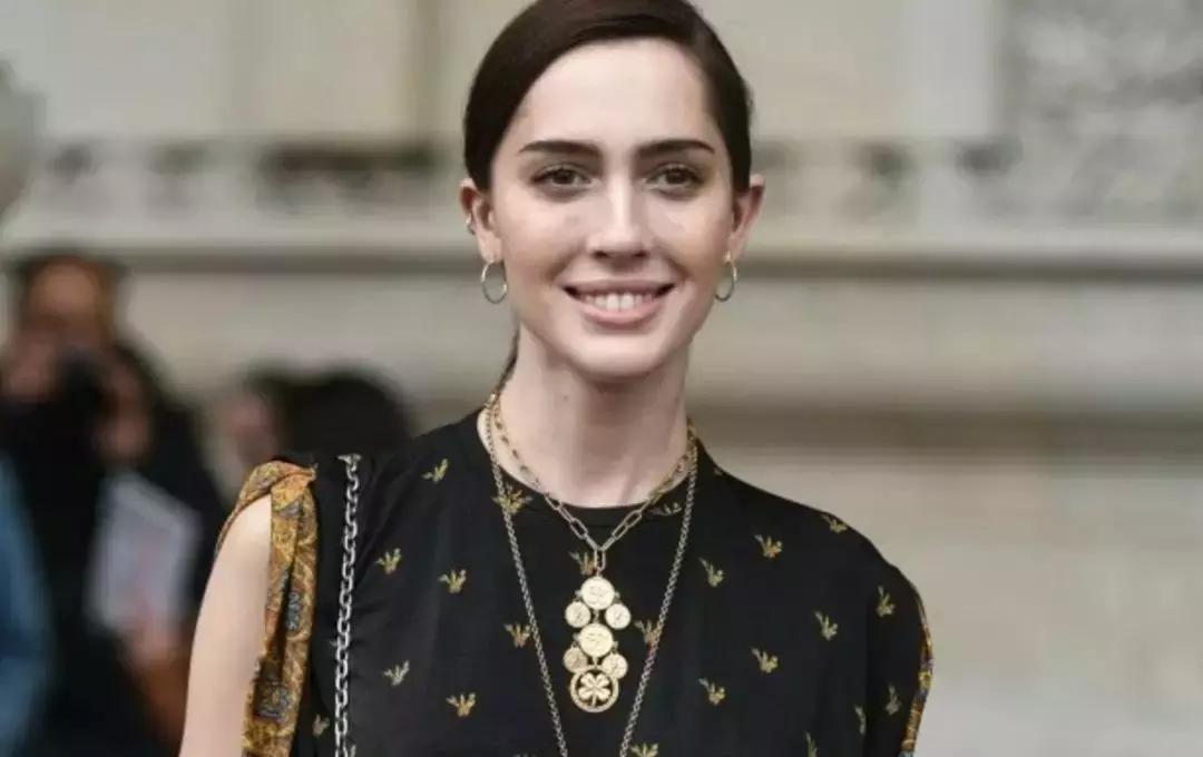 CHANEL聘请首位变性人模特；森马上半年营收增长逼近50%至82亿